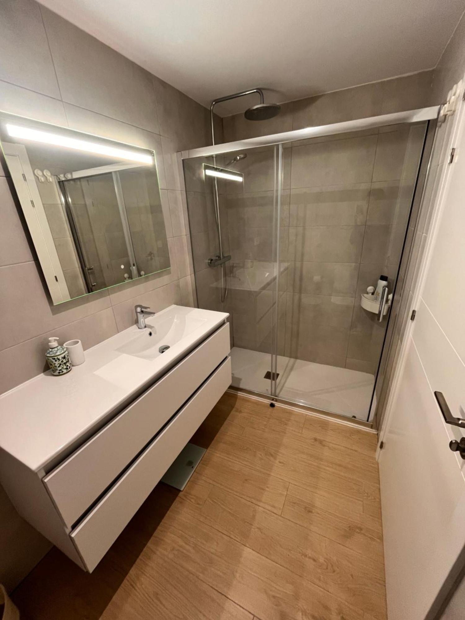 Moderno Bajo Con Jardin Apartment Zizur Mayor Luaran gambar