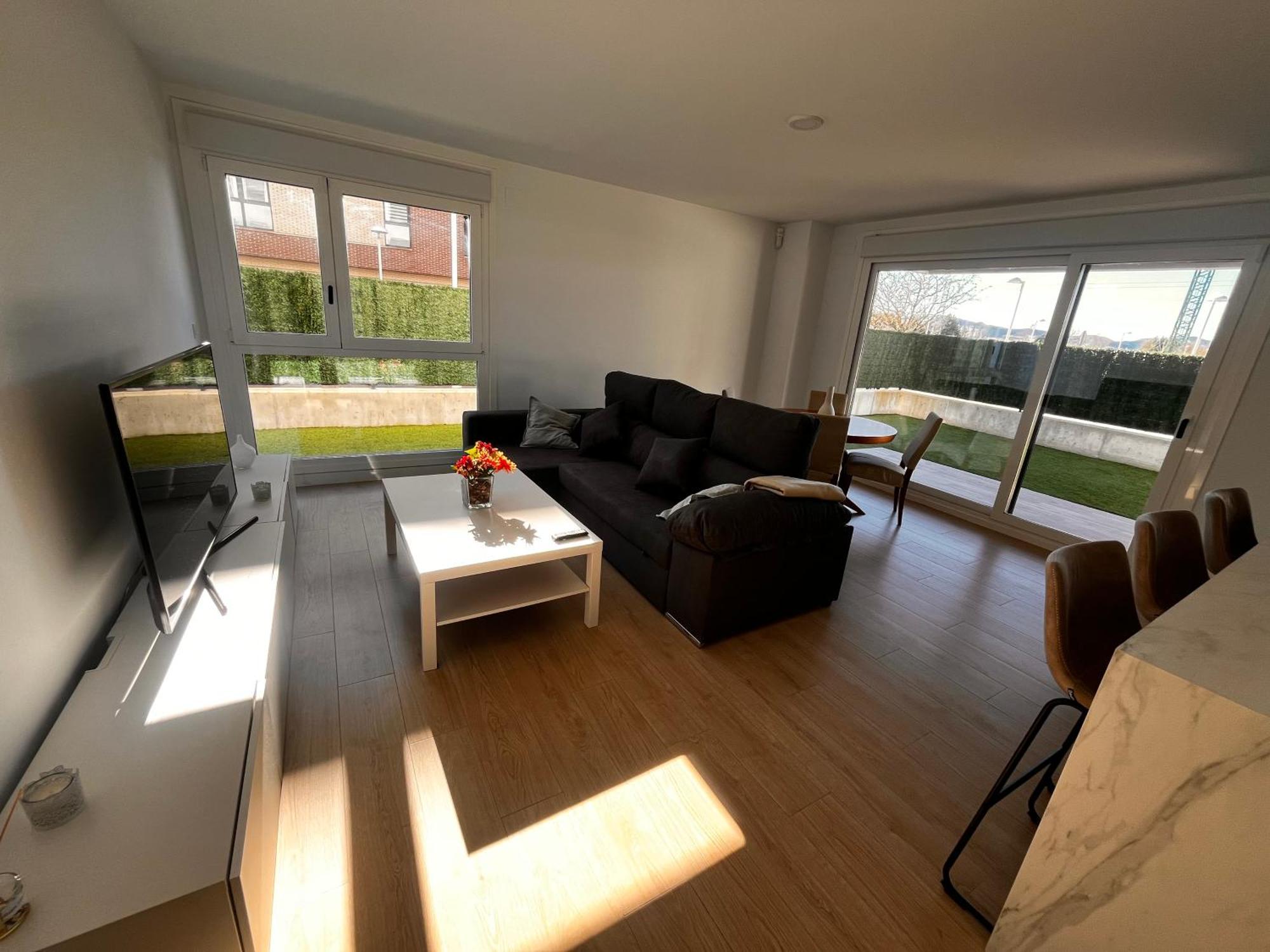 Moderno Bajo Con Jardin Apartment Zizur Mayor Luaran gambar